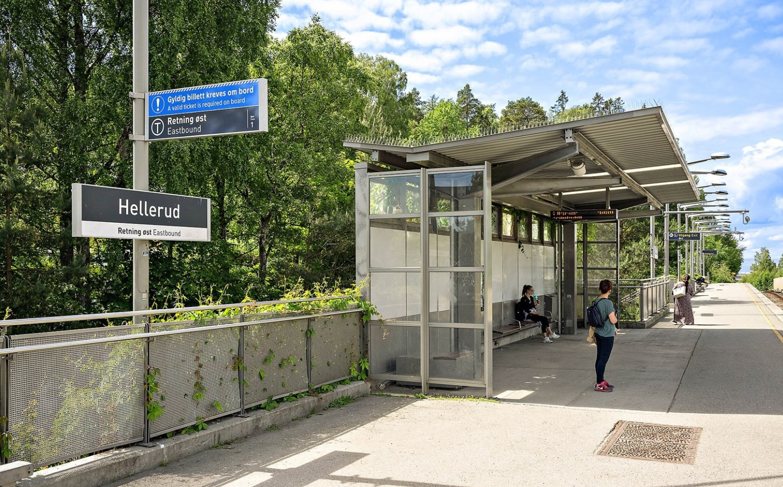 Hellerud t-bane ligger kun 7 minutters gange fra boligen. Galleribilde
