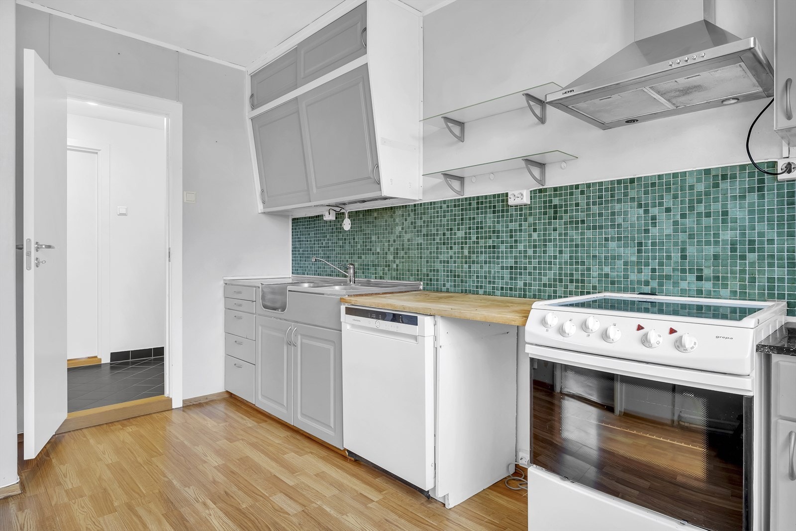 Boligen har behov for modernisering, her har du muligheten til å skape drømmeboligen. Galleribilde