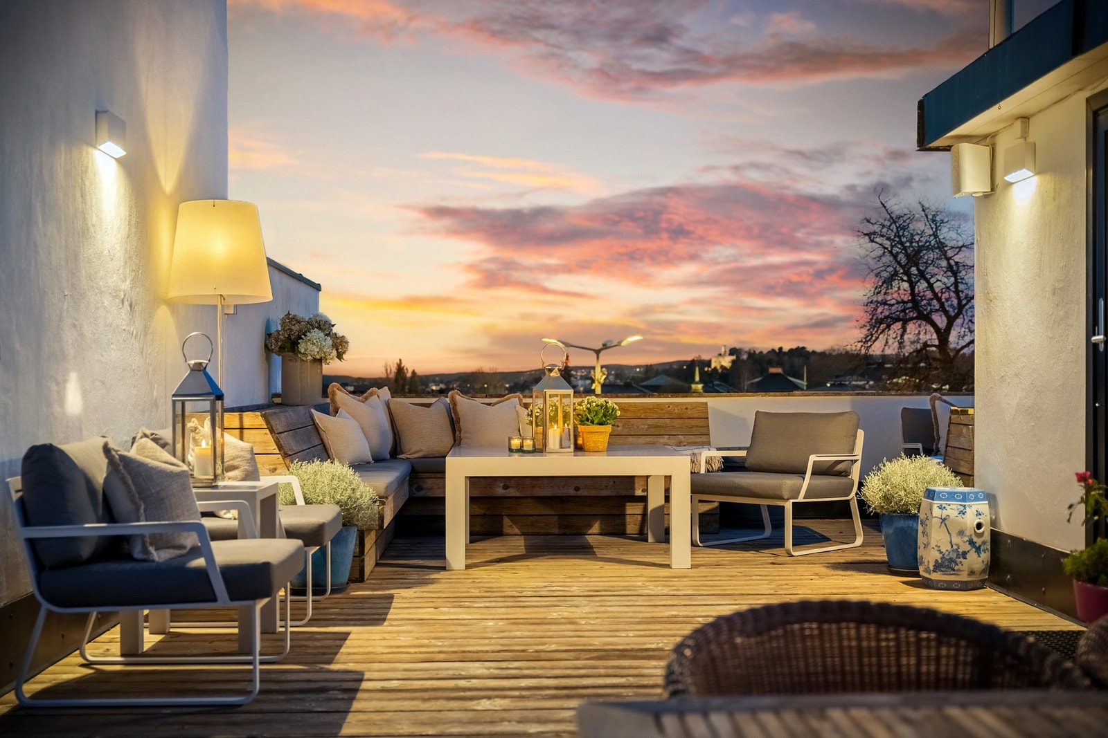 Fra takterrassen er det tilrettelagt for sosiale sammenkomster på dag og kveld, nyt solnedgangen og utsikten mot Bygdøy. Galleribilde