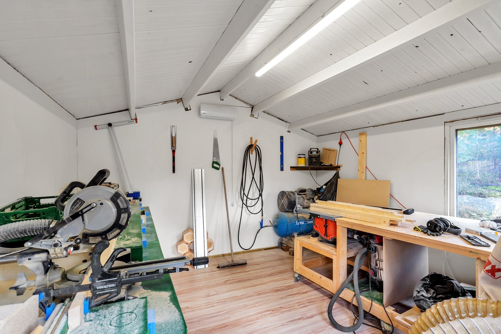 Snekkerbod. Galleribilde