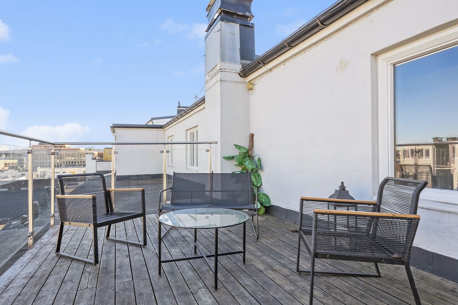 Det er tilgang til felles solrik takterrasse. Galleribilde