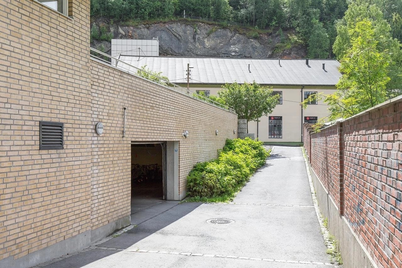 Det kan leies plass i garasje mot tillegg i pris. Galleribilde