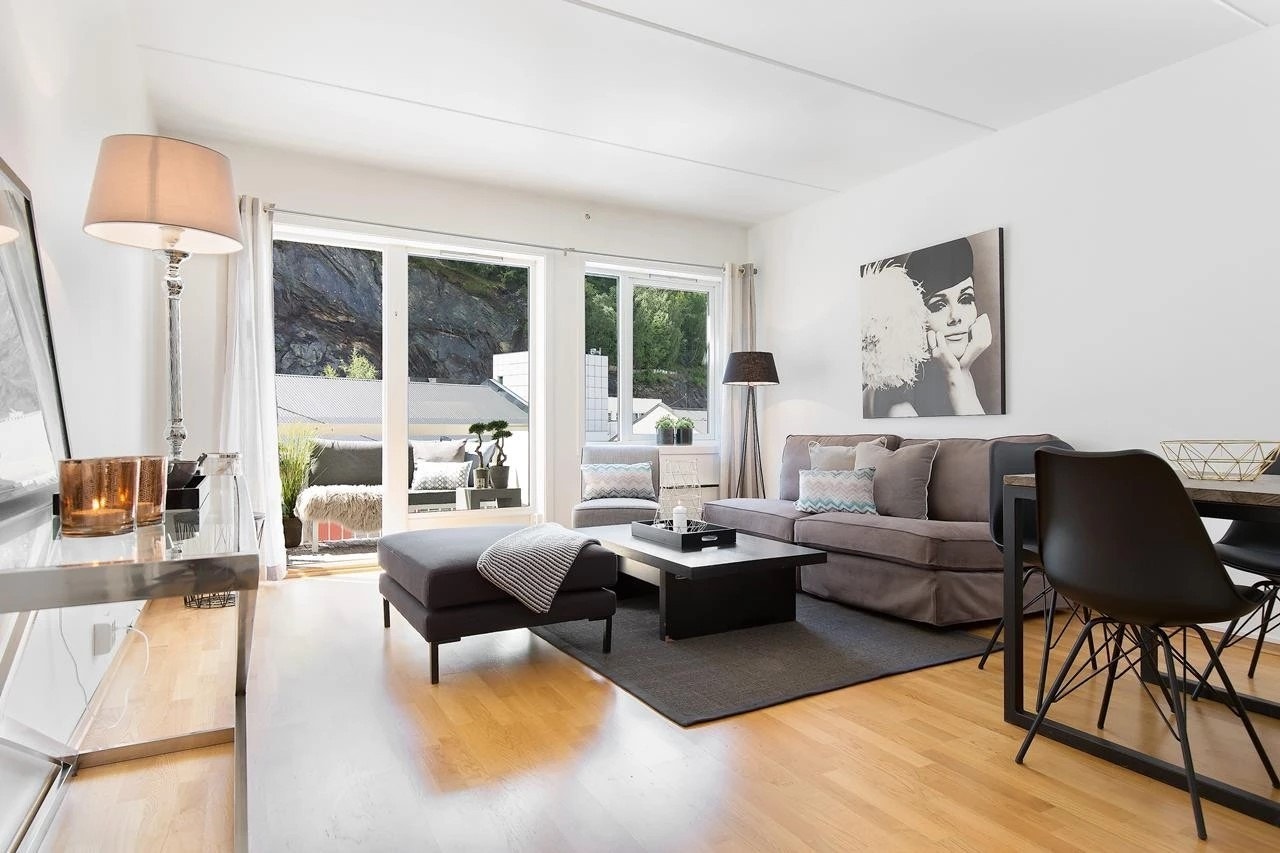 Flott 3-roms leilighet beliggende i 3. etg i bygg fra 2007. Stue med plass til flere sittegrupper. Galleribilde