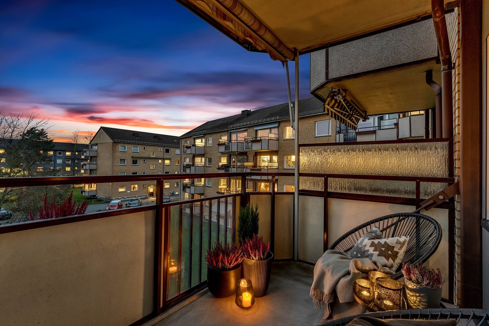 En pen 3-roms med høy standard, flott balkong og attraktiv beliggenhet! Galleribilde