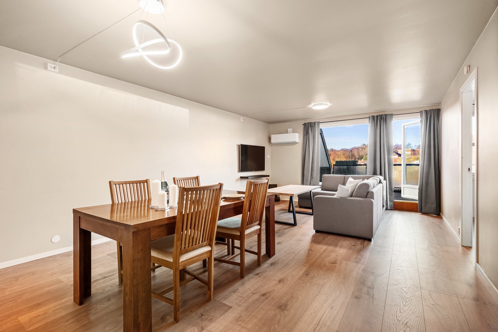 Leiligheten inneholder gang, bad, kontor, et soverom, stue og kjøkken. Galleribilde