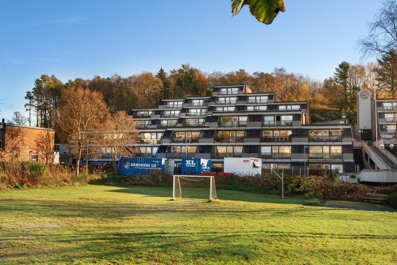 Borettslagets omgivelser består av grønn natur og bra solforhold rundt seg. Galleribilde