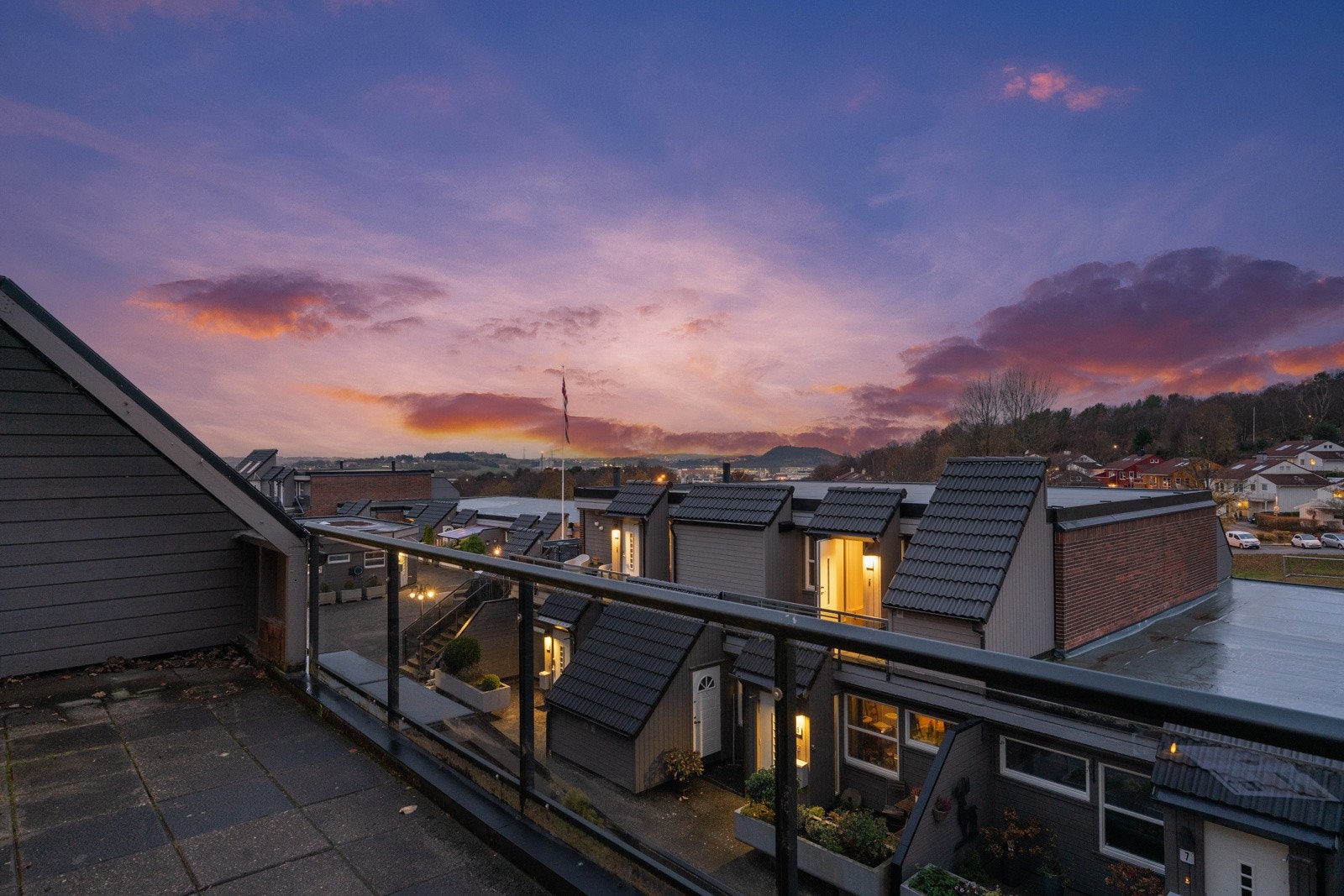 EIE Eiendomsmegling v/ Jr. Partner Håkon Hovland presenterer Hjortestien 20! Galleribilde