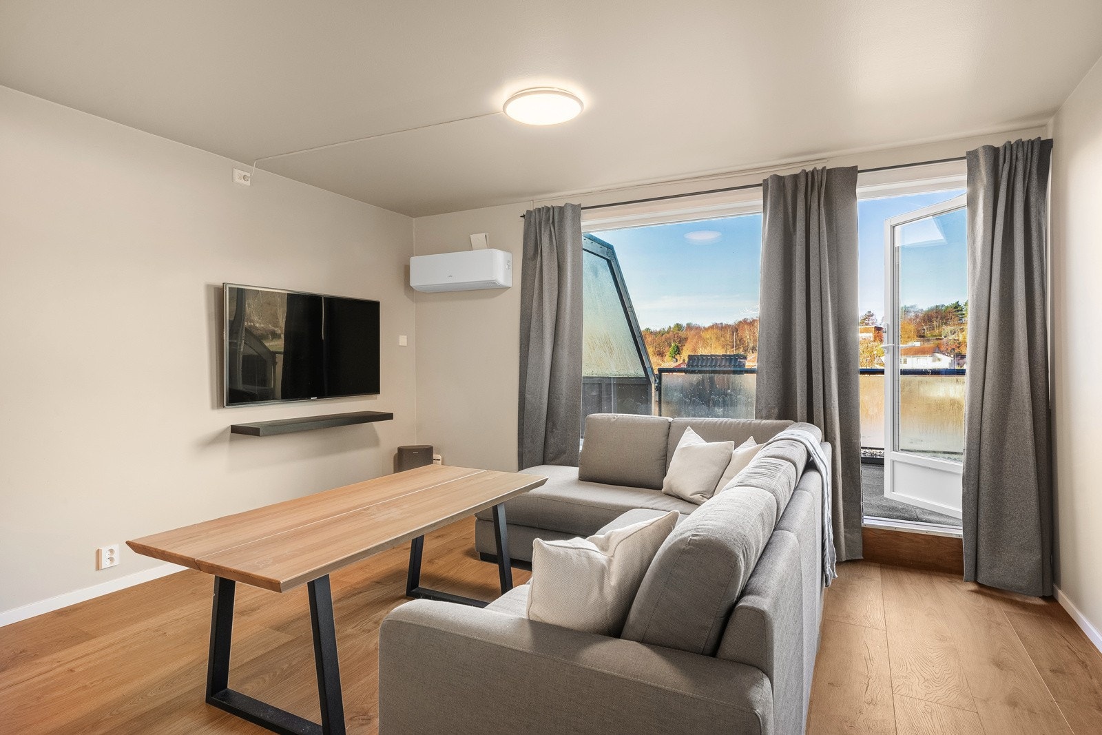 Leiligheten har blitt oppgradert de seneste årene og holder en gjennomgåene god standard me hele 75% TG1. Galleribilde