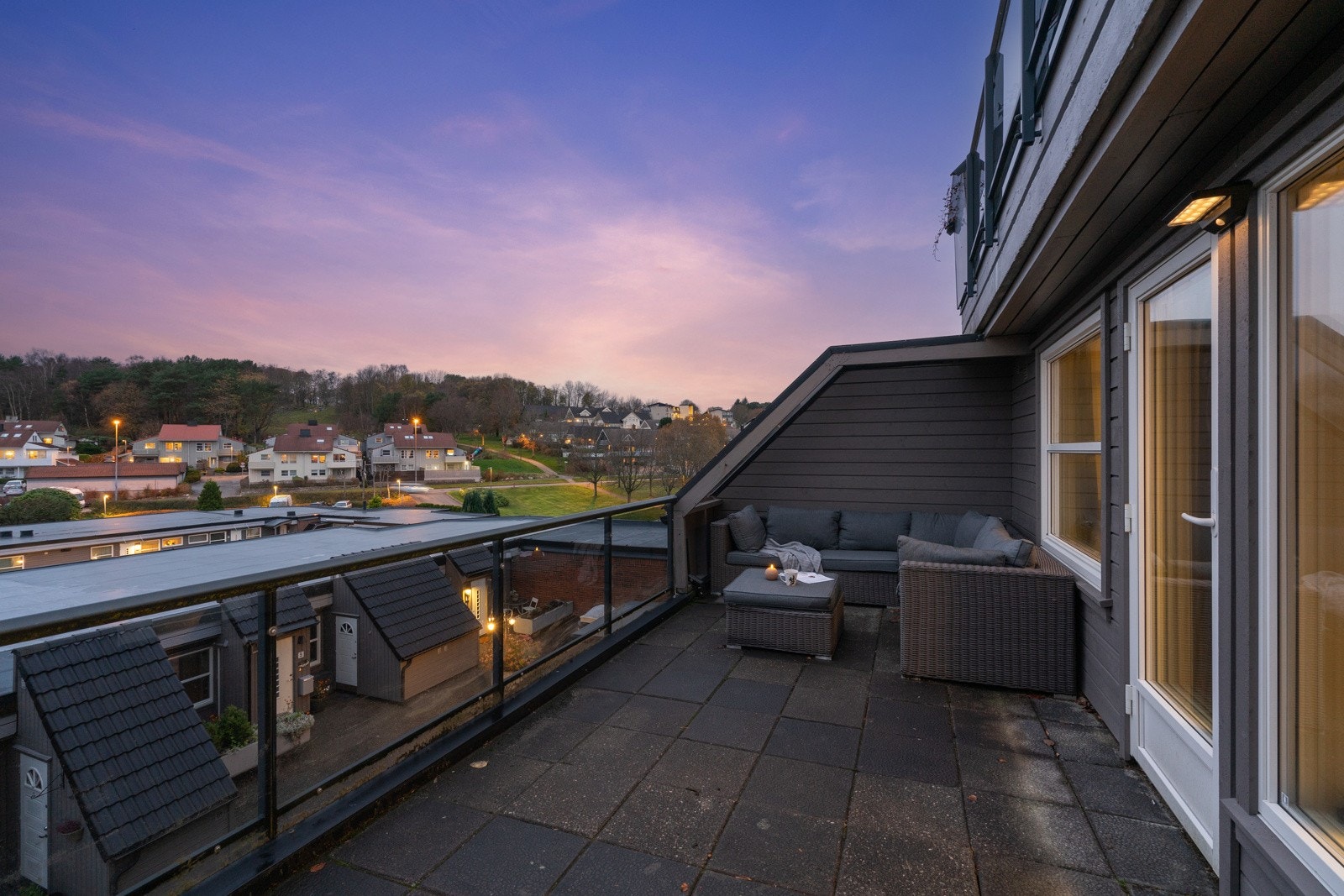 Kveldsbilde | Balkong Galleribilde