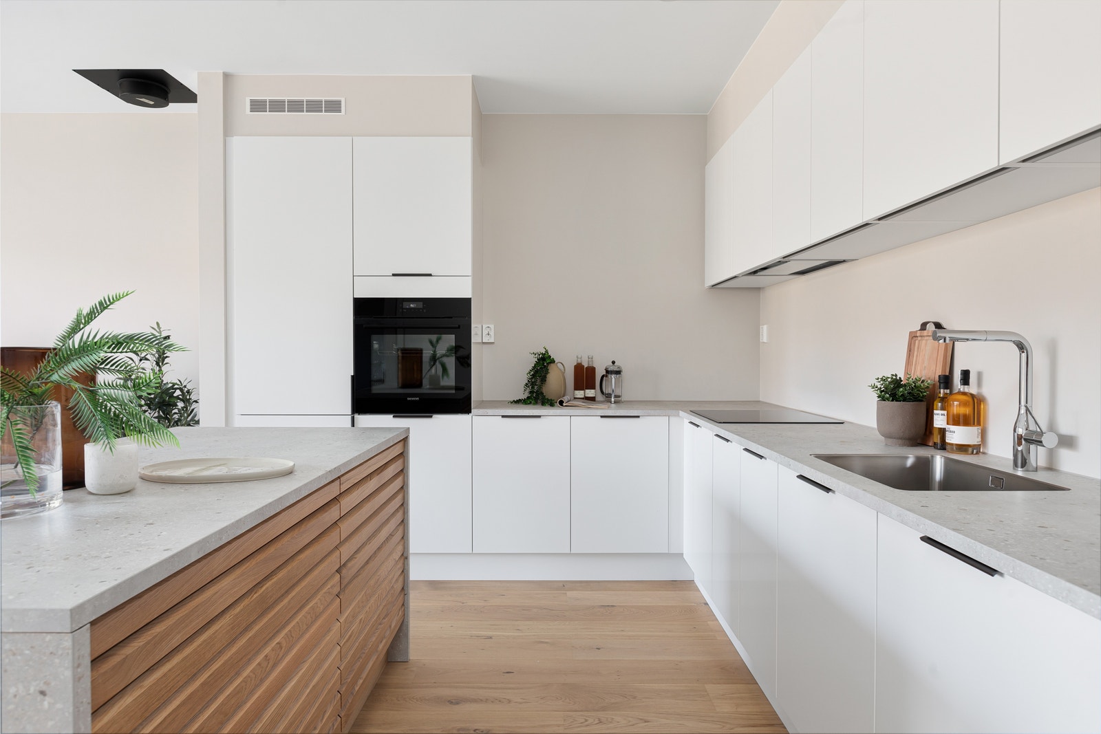 Godt med skap og benkeplass Galleribilde