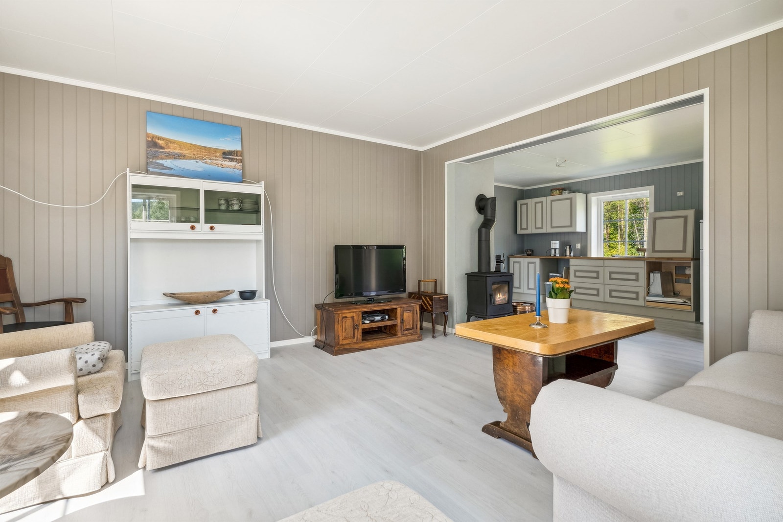 Åpen og fin stue/kjøkkenløsning. Galleribilde