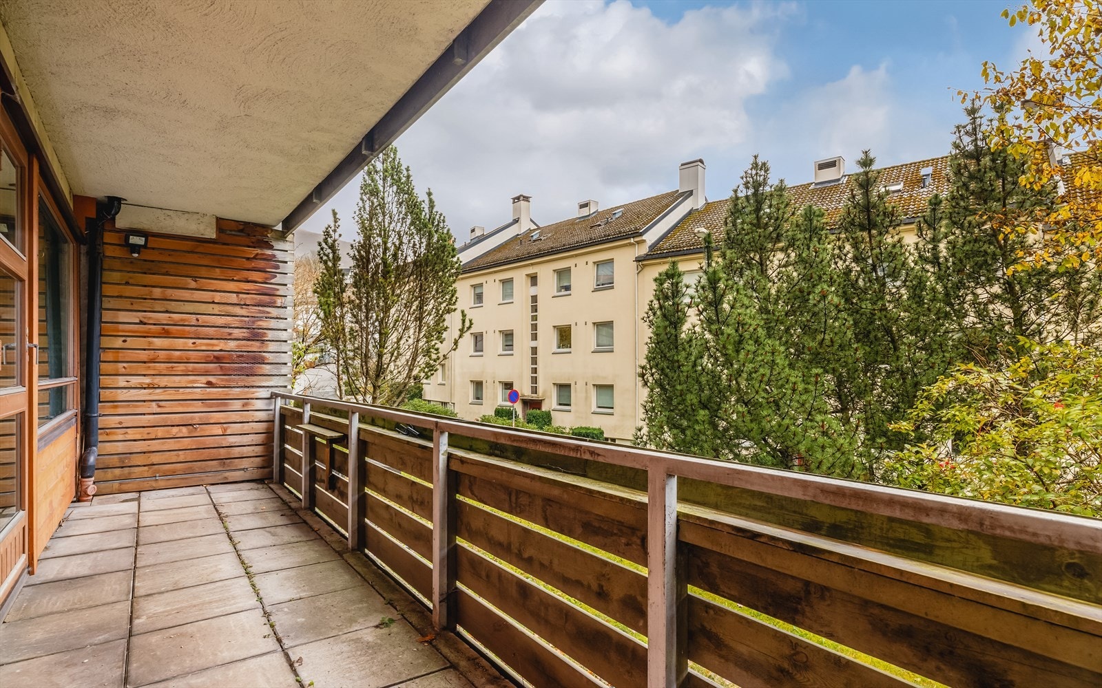 Balkongen er 10 kvm og har god plass til sittegrupper og grill for de flotte sommerdager Galleribilde