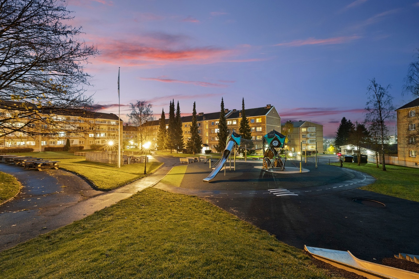 Borettslaget og nærmiljøet er velstelt og hyggelig. Galleribilde