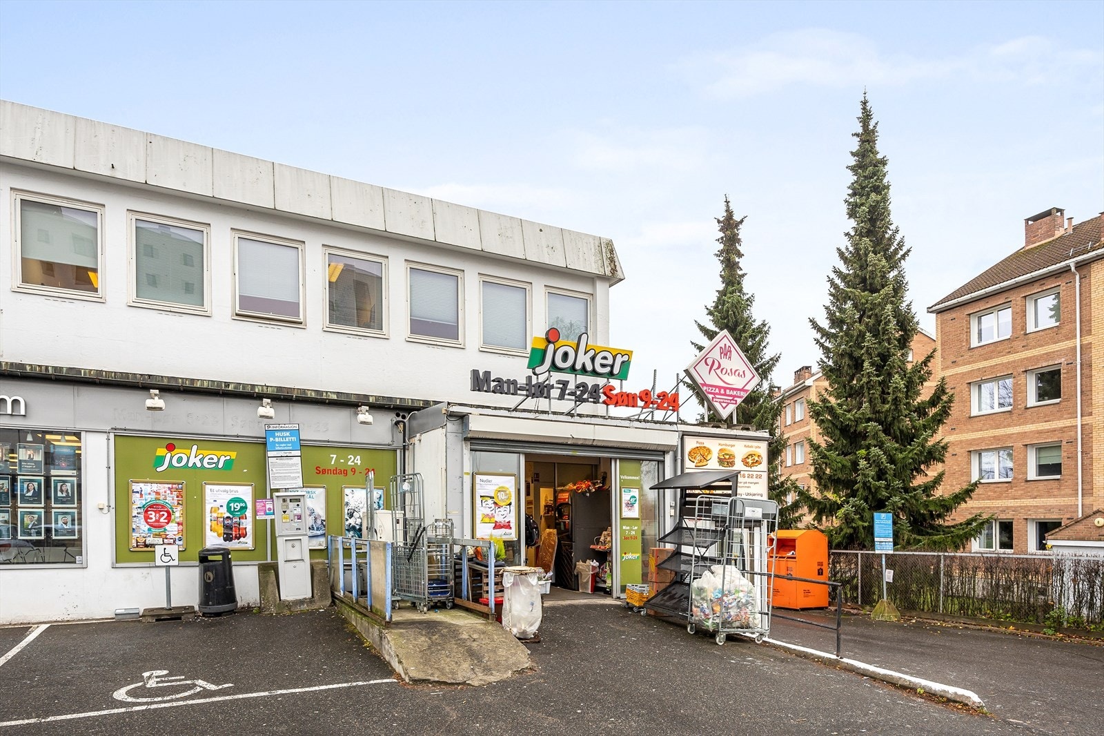 Søndagsåpne Joker-butikken med daglige nødvendigheter. Kort gange fra boligen. Galleribilde