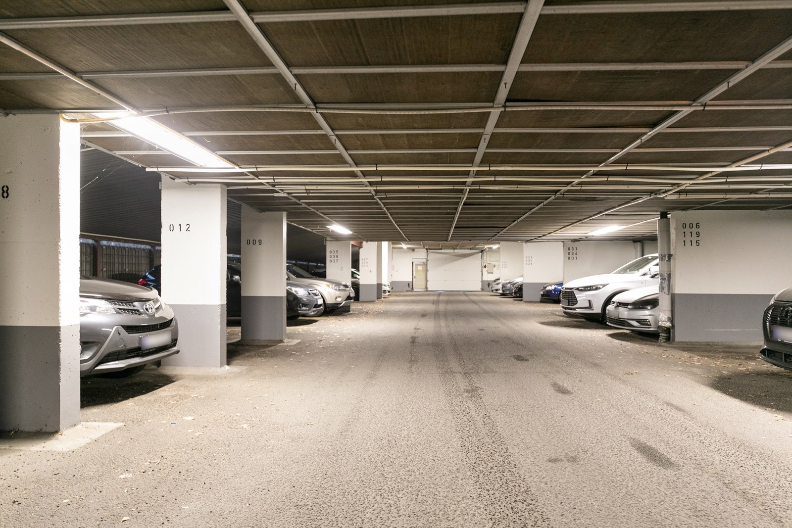 Egen parkeringsplass i felles garasjeanlegg Galleribilde