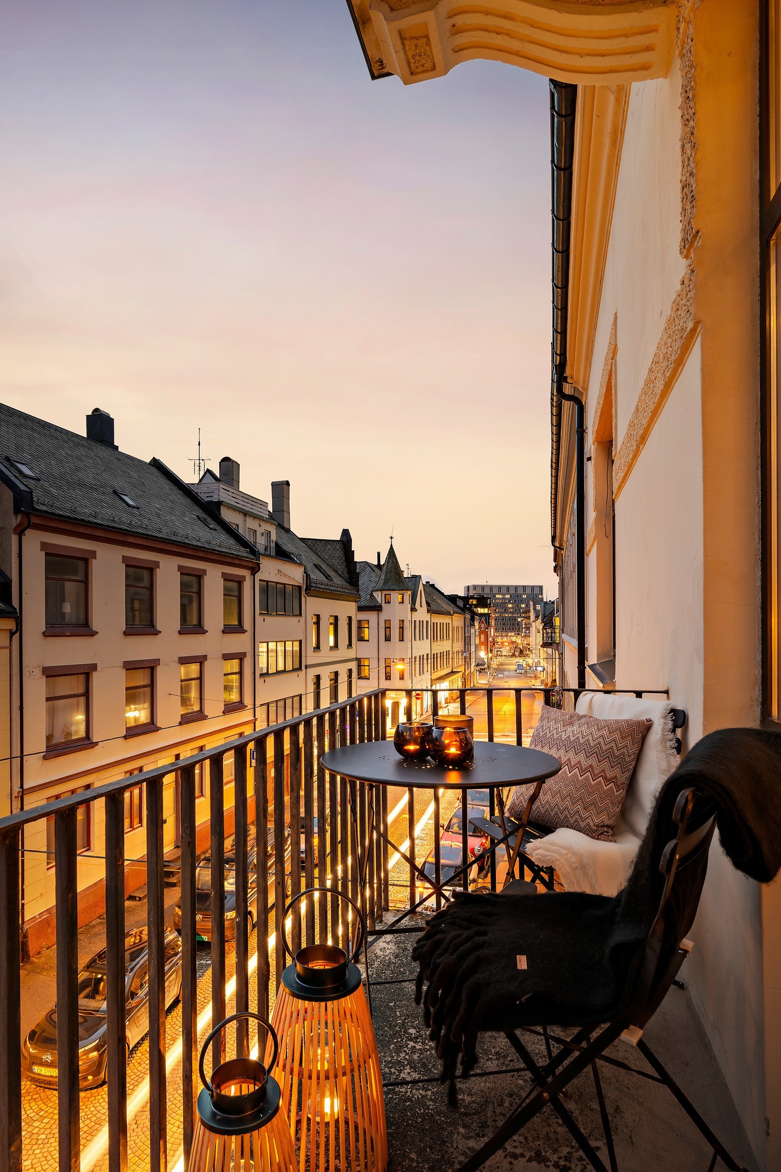 Balkongen er sydvendt med gode solforhold. Galleribilde