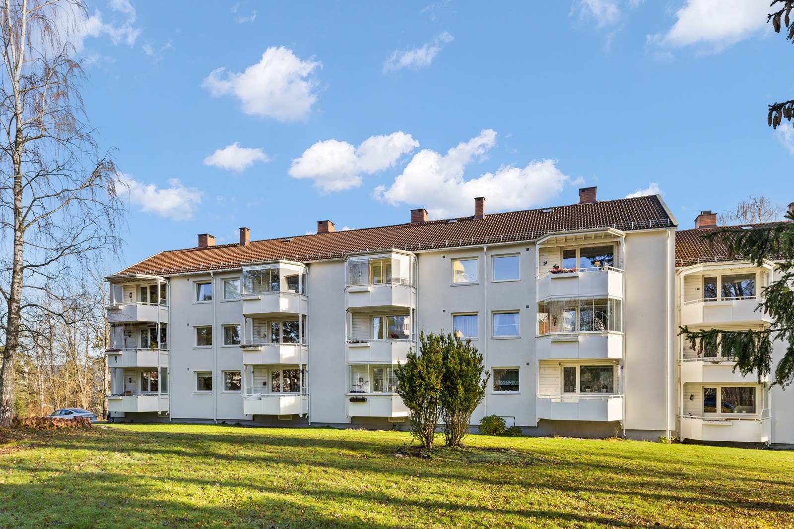 Borettslaget består av 537 andelsleiligheter, fordelt på 34 bygninger. Galleribilde