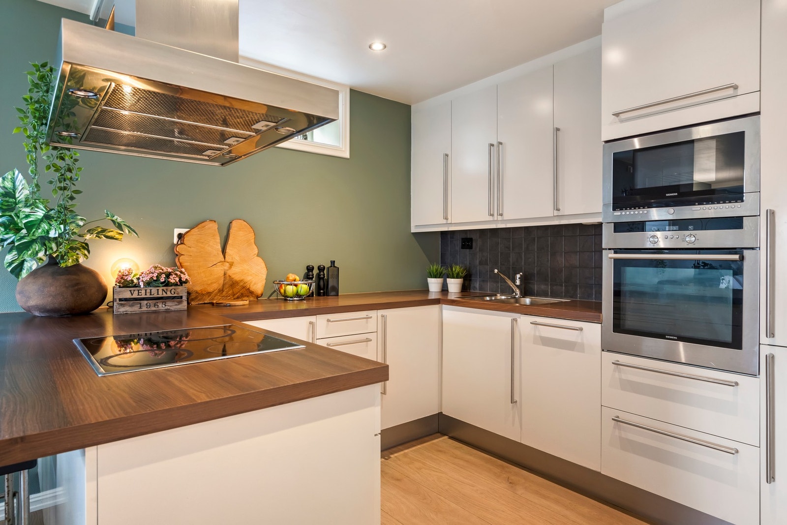 Stue og kjøkken er i åpen løsning Galleribilde