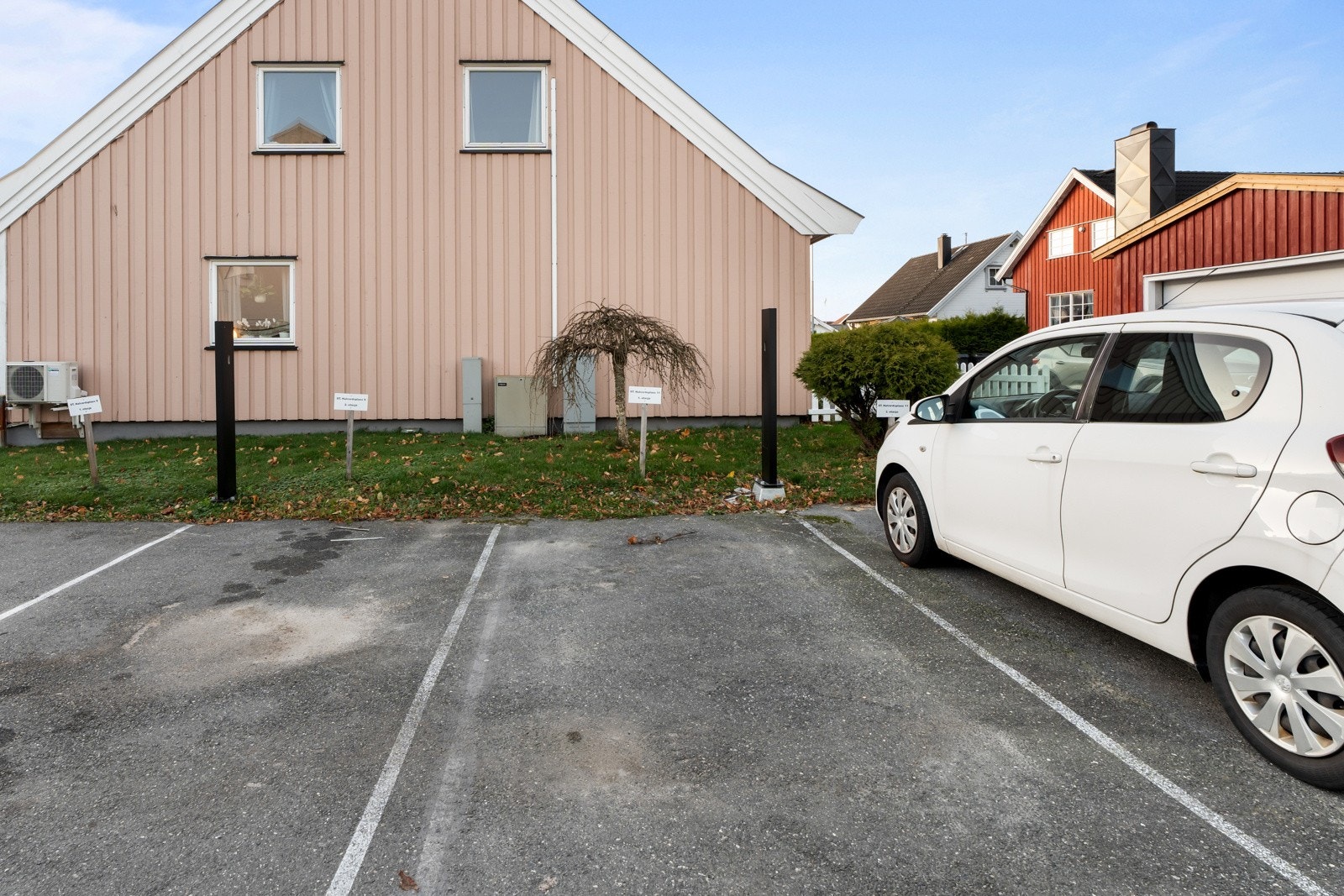 Det medfølger egen, nummerert parkeringsplass. Velkommen til visning! Galleribilde