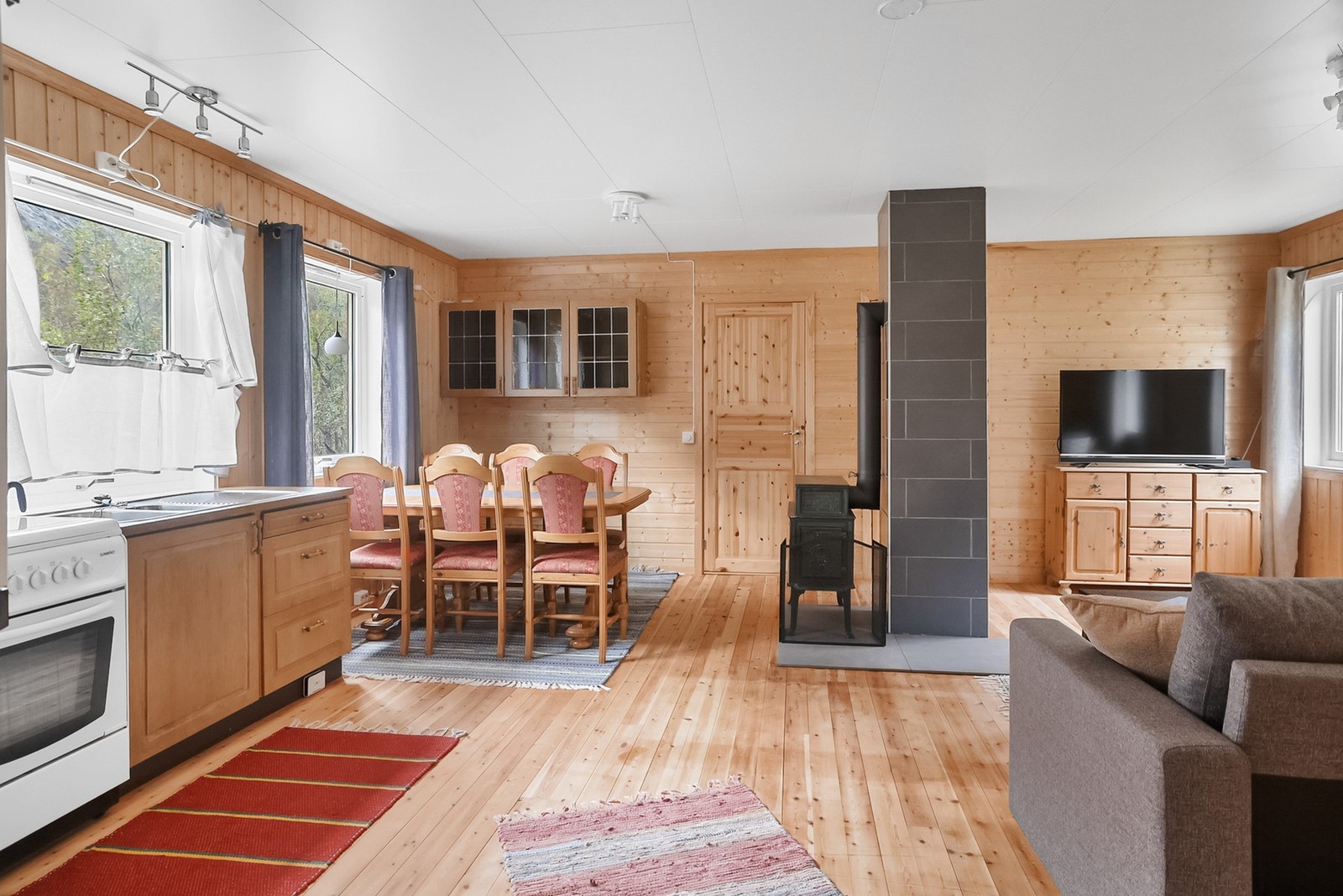 Oppholdsrommet er av fin størrelse. Galleribilde