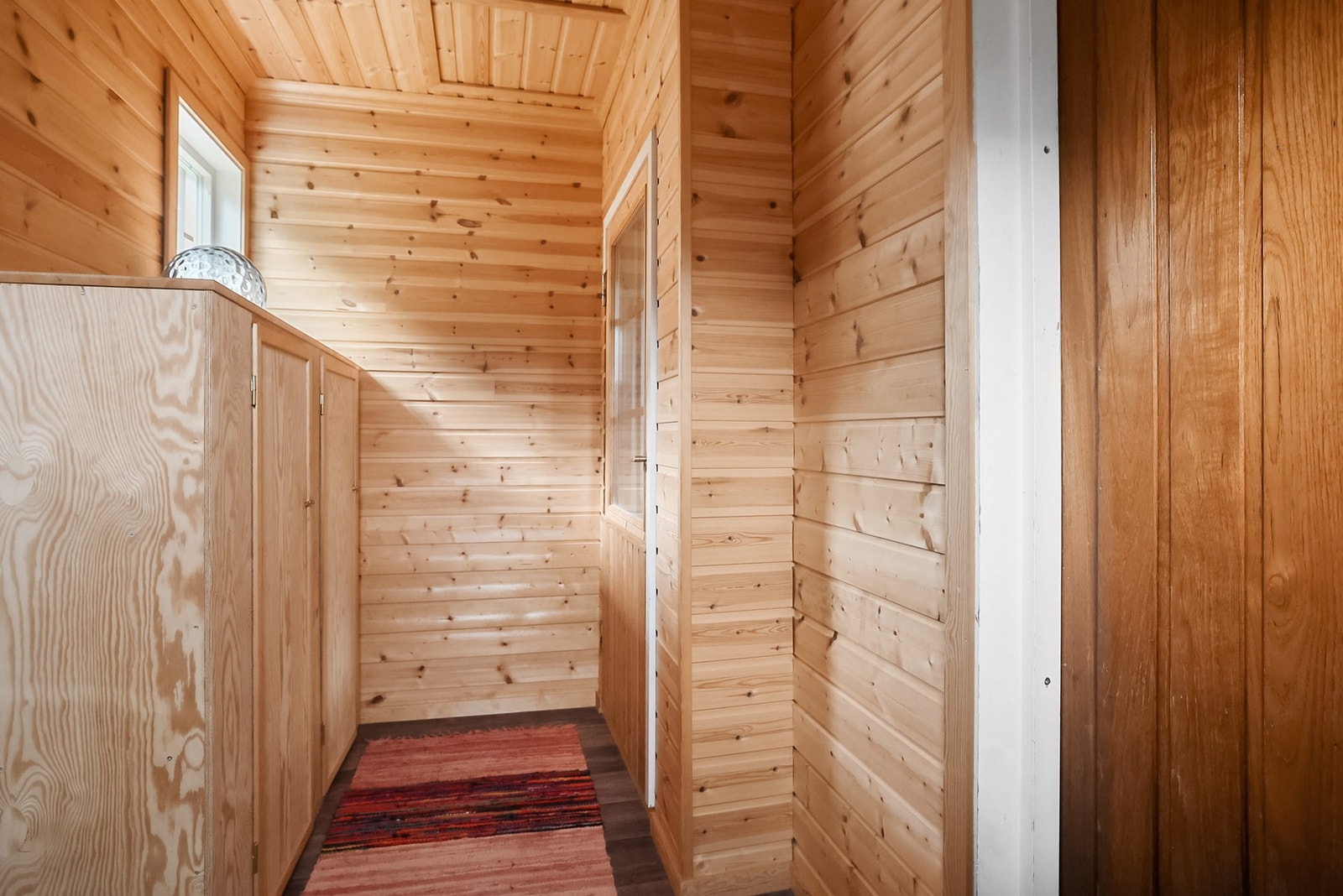 Entrè med oppbevaringsplass og mulighet for praktiske knagger. Galleribilde