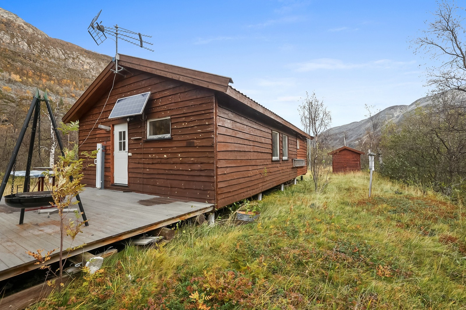 Plattingen er perfekt for grilling eller for utemøblement. Galleribilde