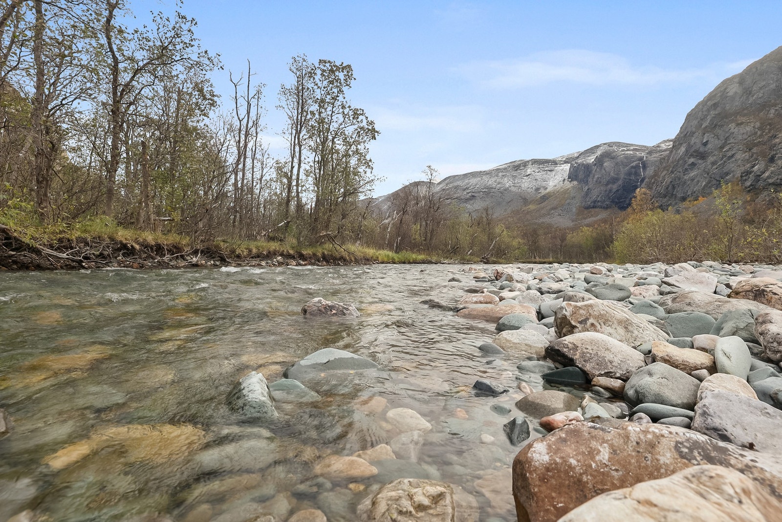 Det er mange skjønne naturområder i nærheten av hytten. Galleribilde