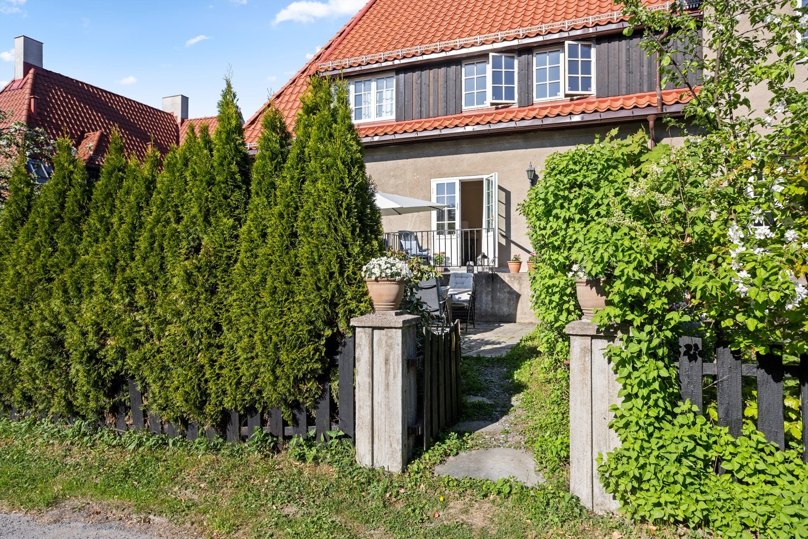 I Elgveien bor man tilbaketrukket og fint til med kort vei til Damplassen, Ullevål Skole og en rekke øvrige servicetilbud. Galleribilde