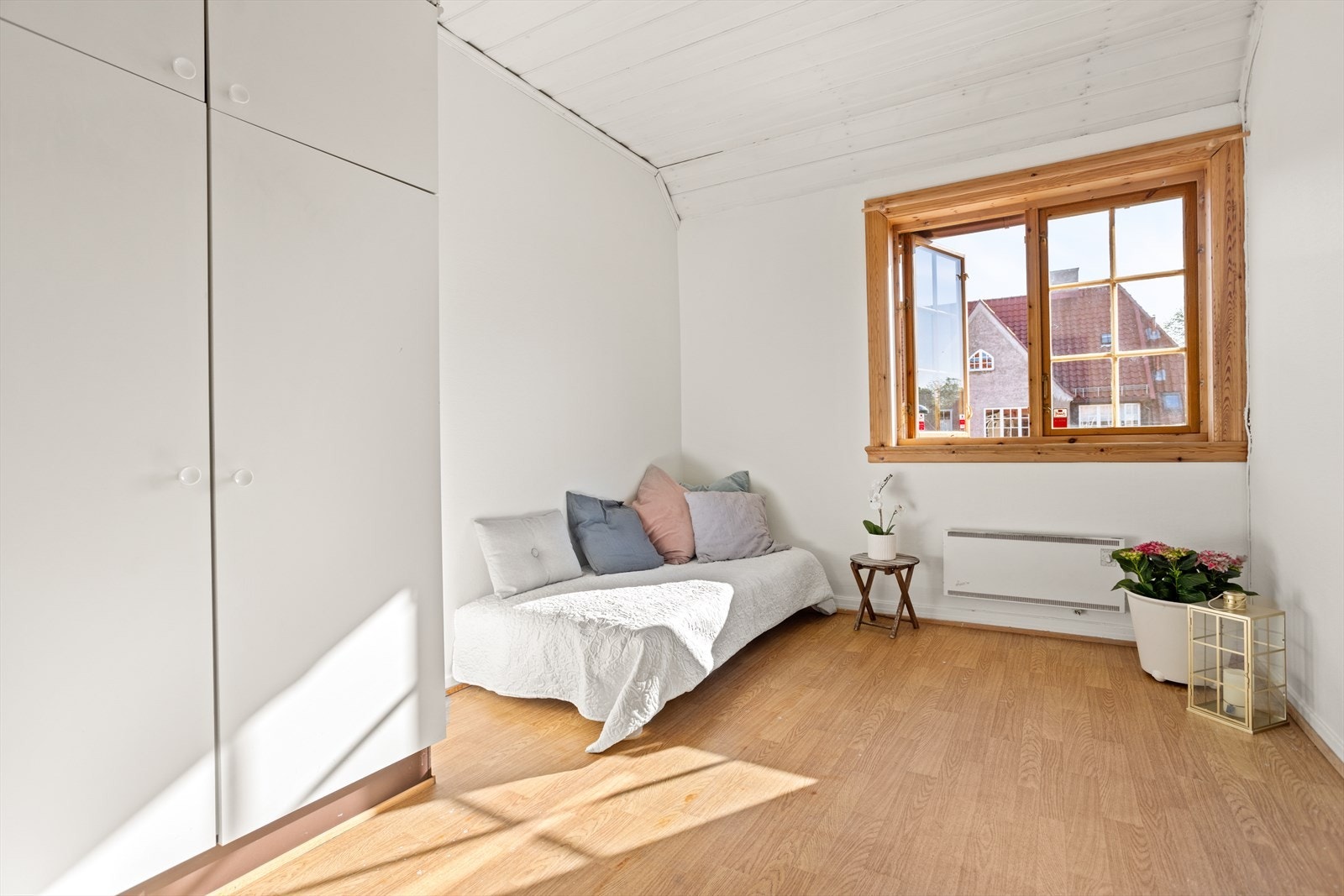 Etasjen består av tre soverom og et praktisk baderom. Galleribilde