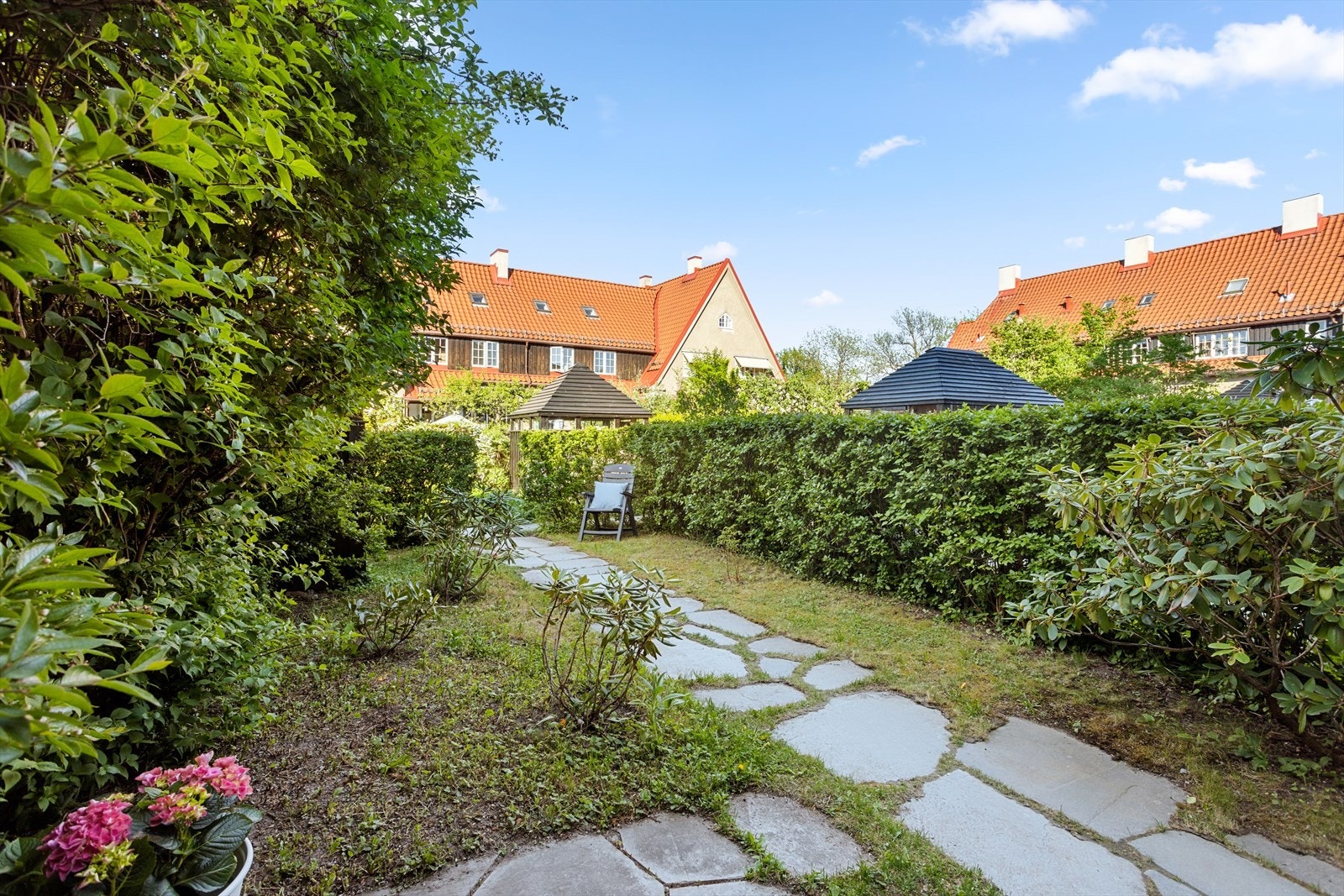 Et spennende og attraktiv rekkehus med fantastisk beliggenhet i idylliske Ullevål Hageby. Galleribilde