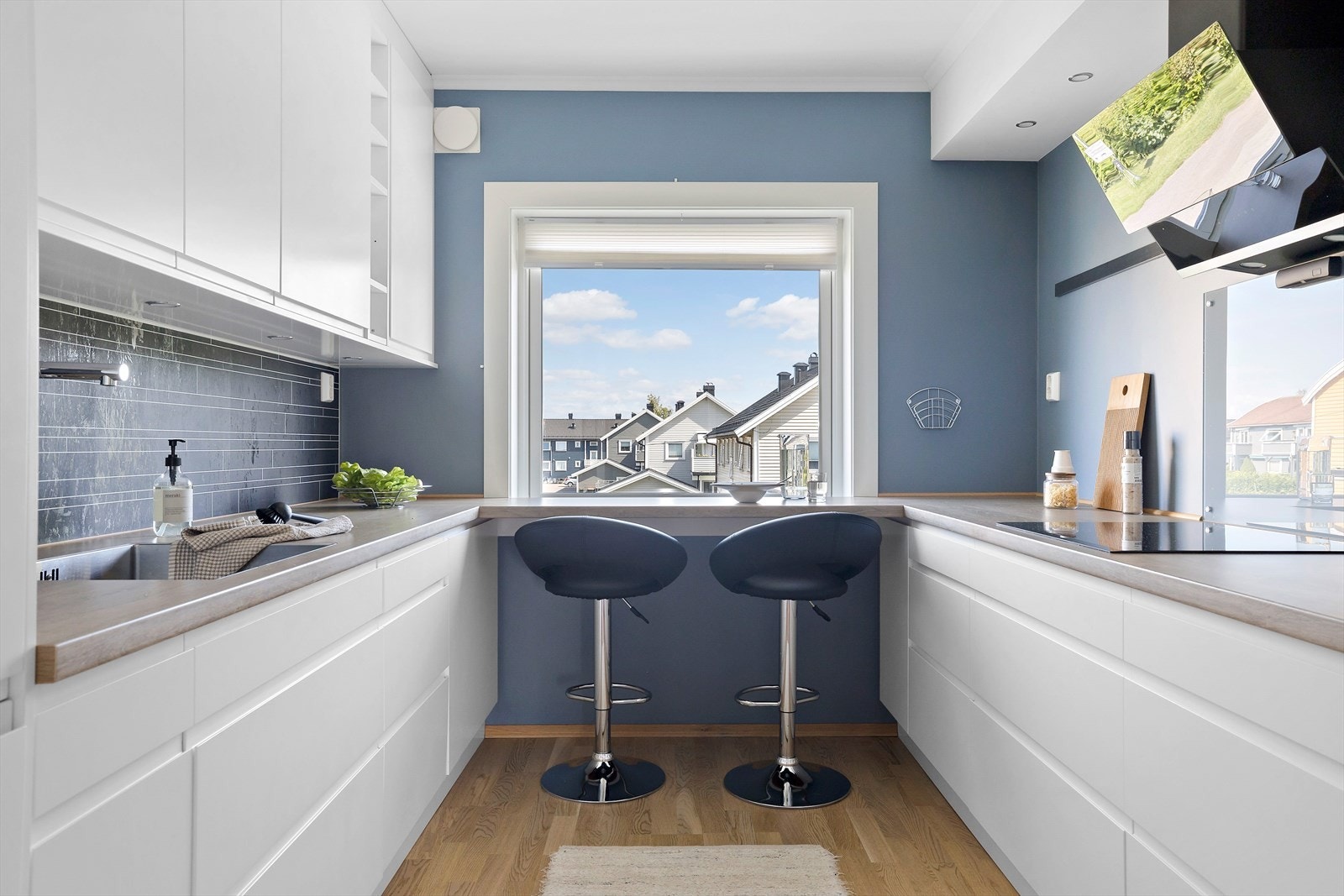 Barløsning gir en koselig sitteplass i vindusposten Galleribilde