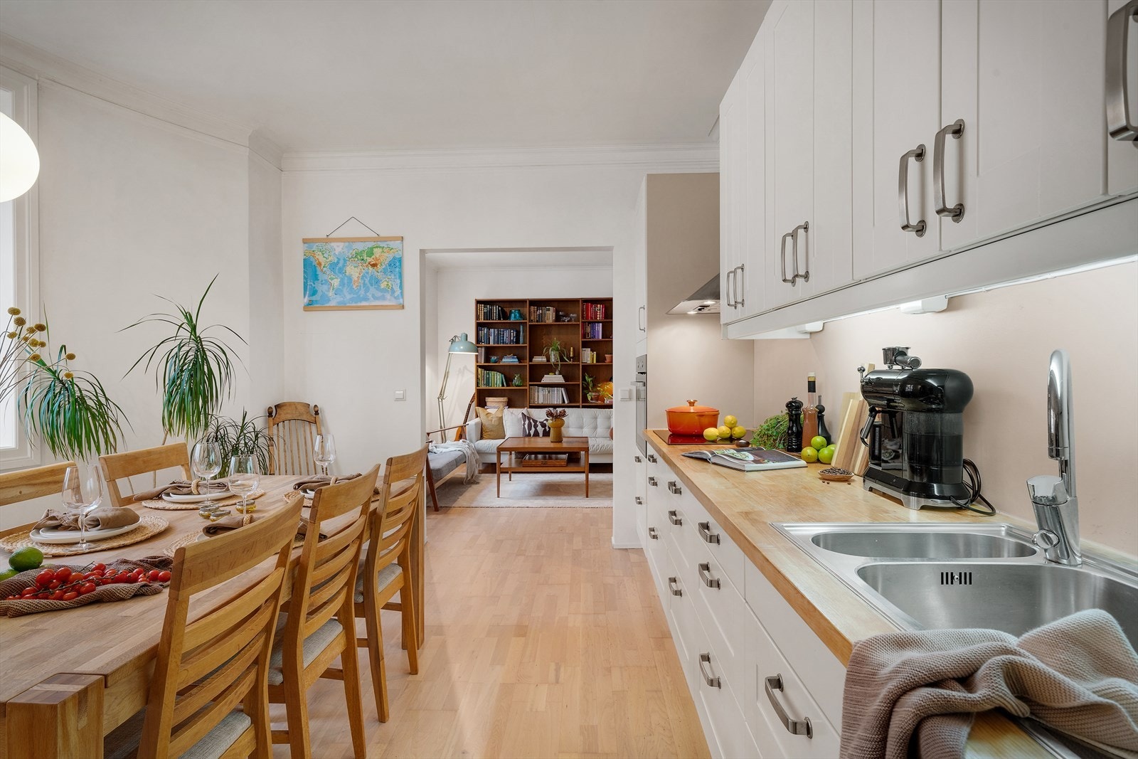 - Med generøs takhøyde og karnappvindu får du virkelig en autentisk bygårdsfølelse - Galleribilde