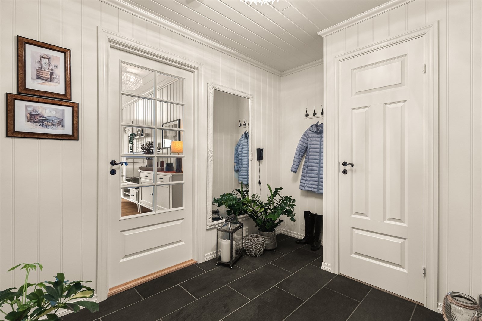 Samtlige rom, foruten soverommene og hemsen, har varmekabler i gulvet. Galleribilde