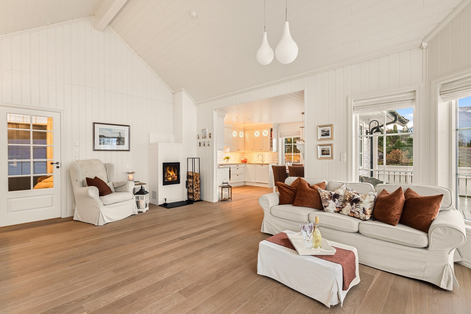 Lysinnslippet, kombinert med ekstra takhøyde, gir en helt fantastisk romfølelse! Galleribilde