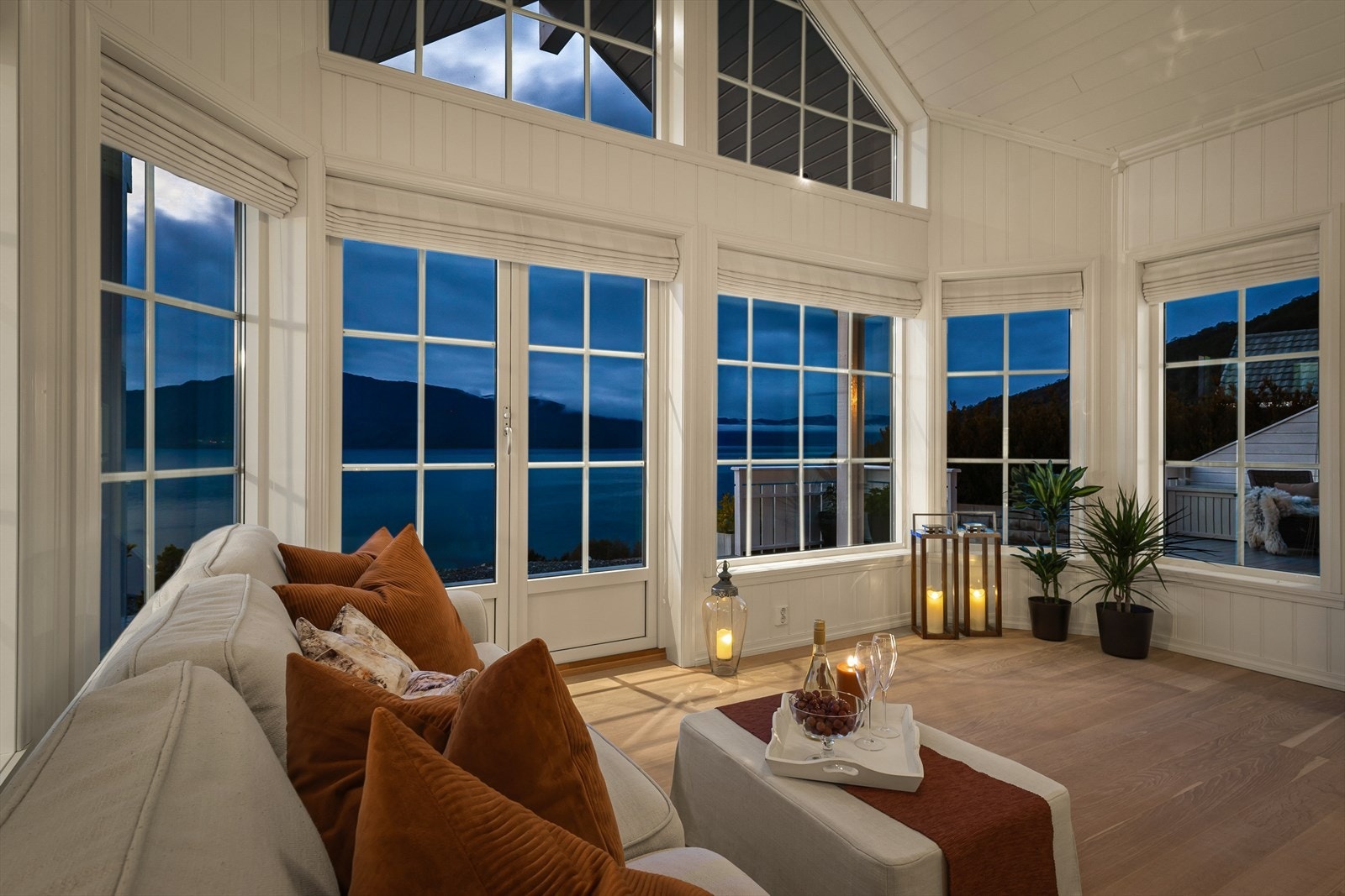 Herlig kveldsstemning i stuen Galleribilde