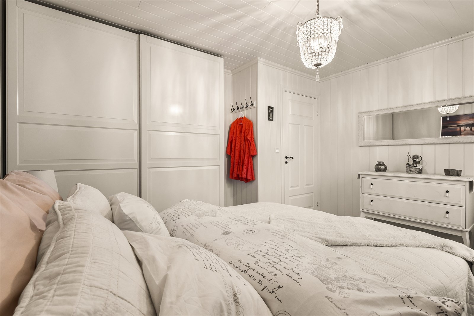 Det er god plass til å innrede med dobbeltseng og ulike garderobeløsninger. Galleribilde