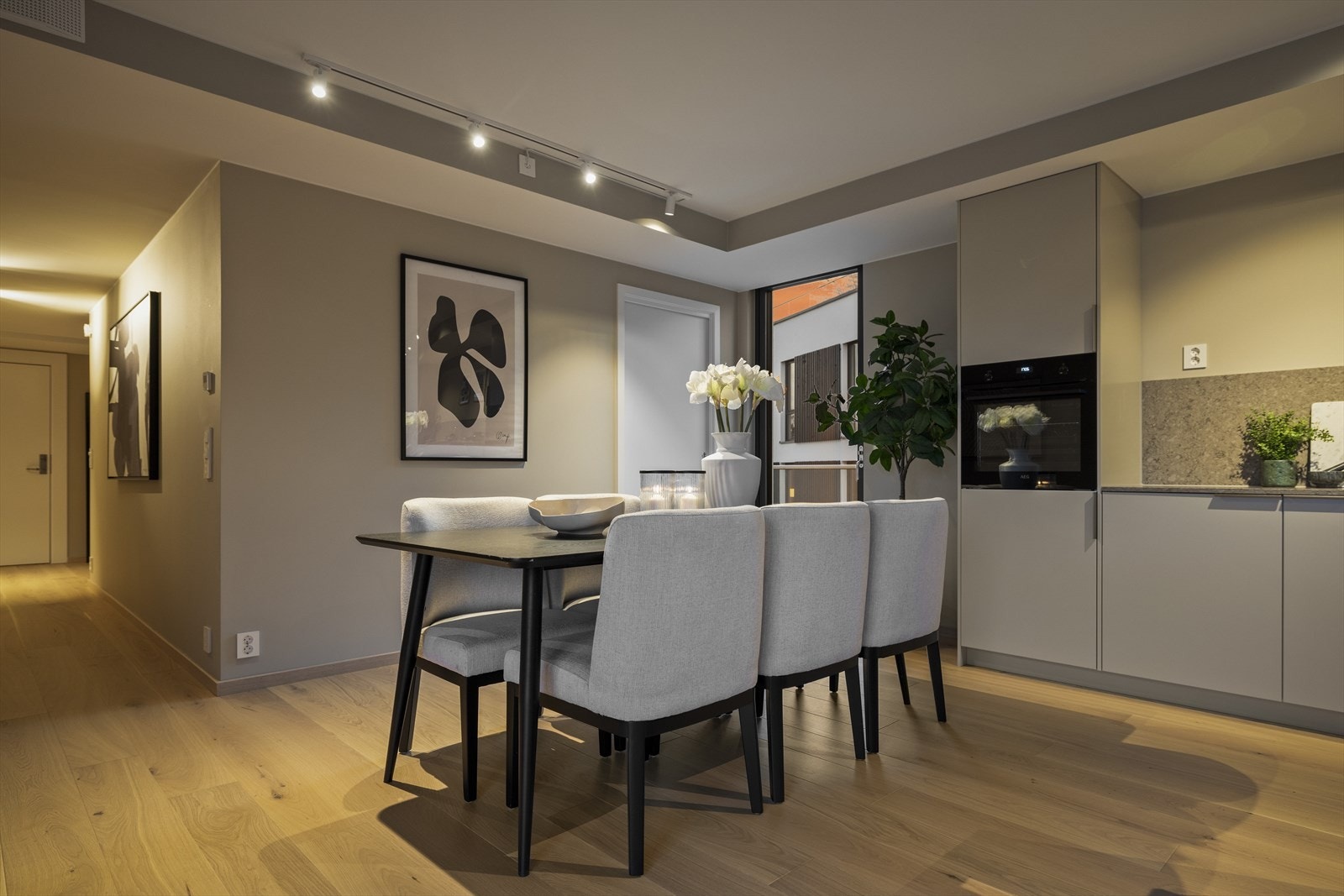 God plass til spisebord- perfekt for å samle venner og familie til hyggelige middager! Galleribilde