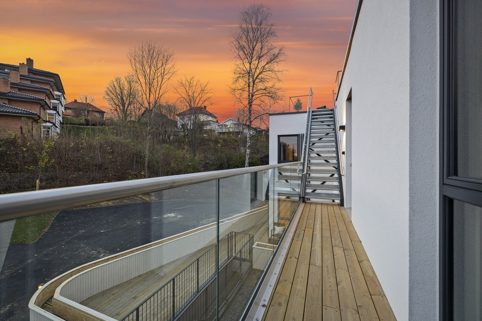 Fra kjøkken har du direkte adgang til balkong, her kan du nyte morgenkaffen! Galleribilde