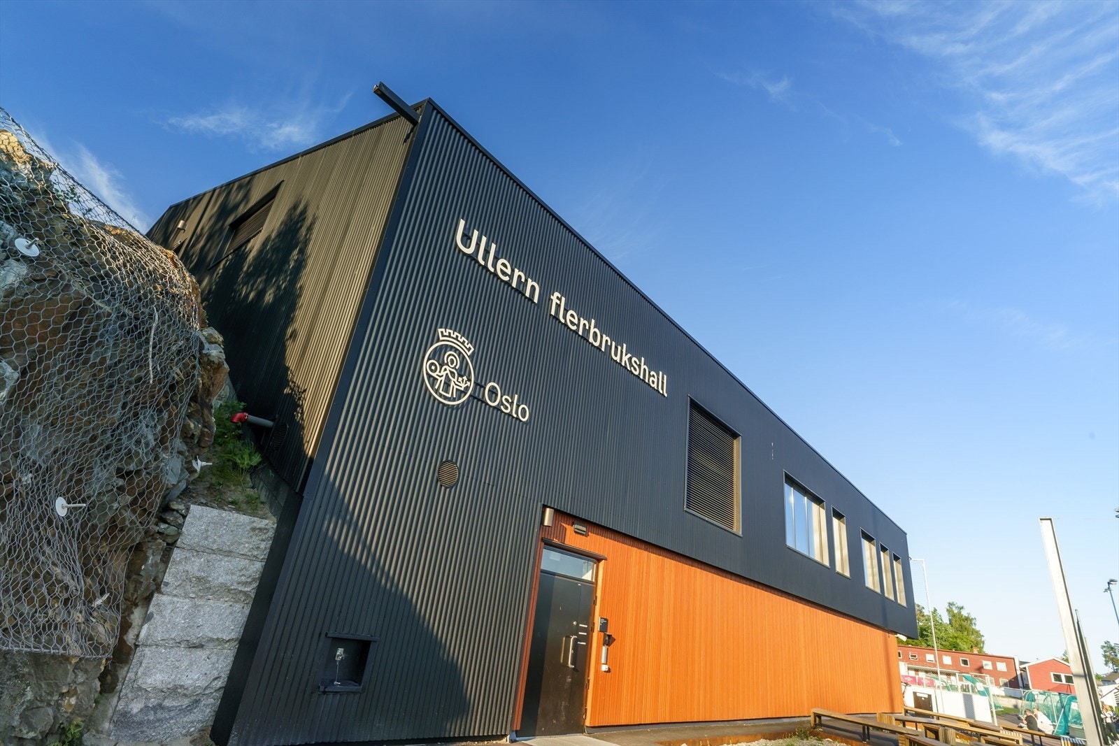 En kort kjøretur fra leiligheten ligger Ullern idrettshall med et variert aktivitetstilbud for store og små. Galleribilde