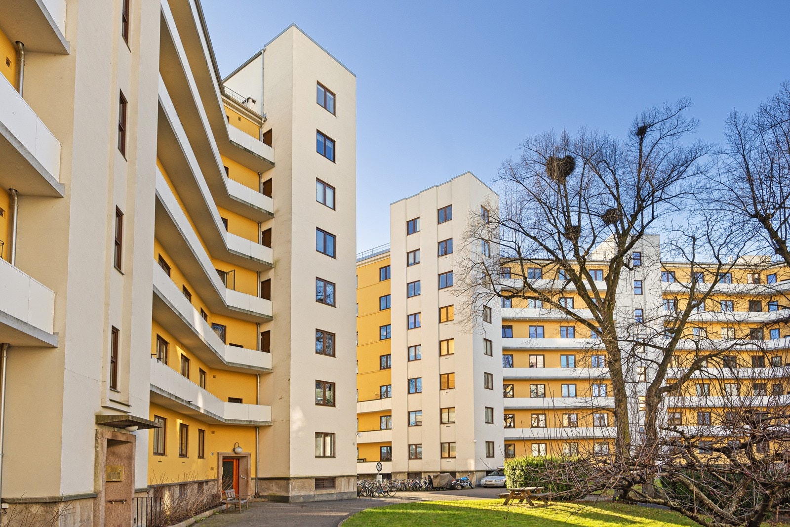 - Veldrevet sameie med god vedlikeholdshistorikk og økonomi - Galleribilde