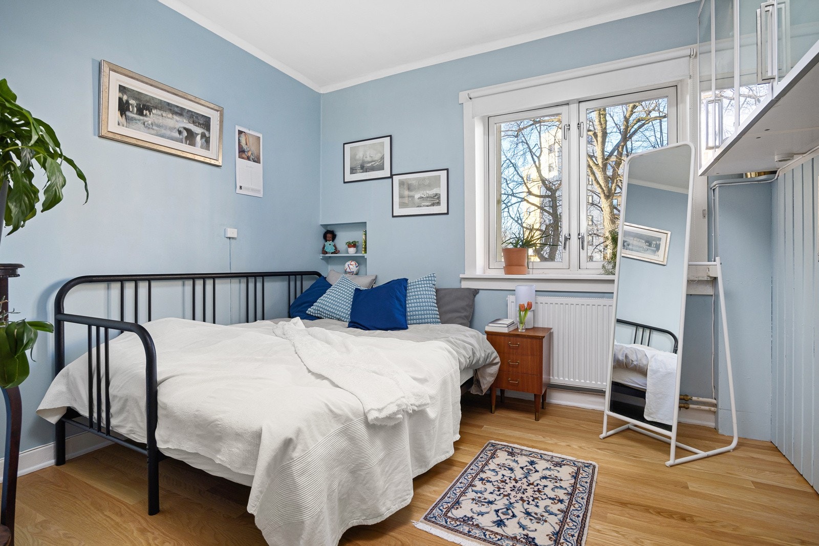 - Soverom 2 vender også mot indre gårdsrom / trafikkstille blindgate og har ny parkett fra 2024 - Galleribilde