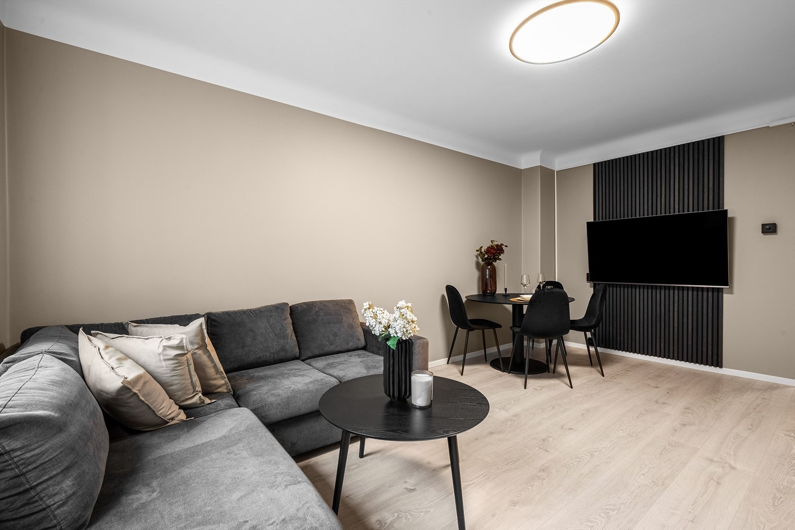 Leiligheten selges til fastpris, "førstemann til mølla prinsippet". Galleribilde