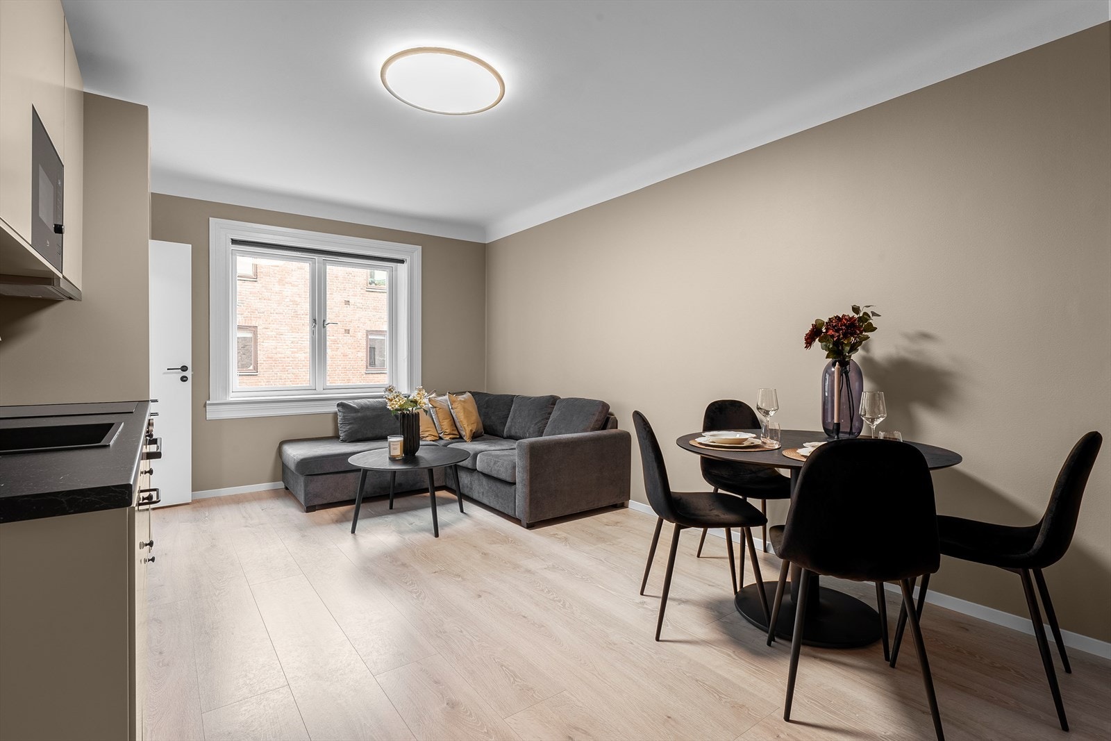 Anders Andersen v/Torshov har gleden av presentere Haarklous plass 15B! Galleribilde