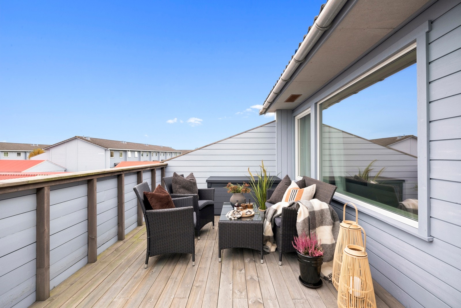 God plass til grill og utemøbler. Galleribilde