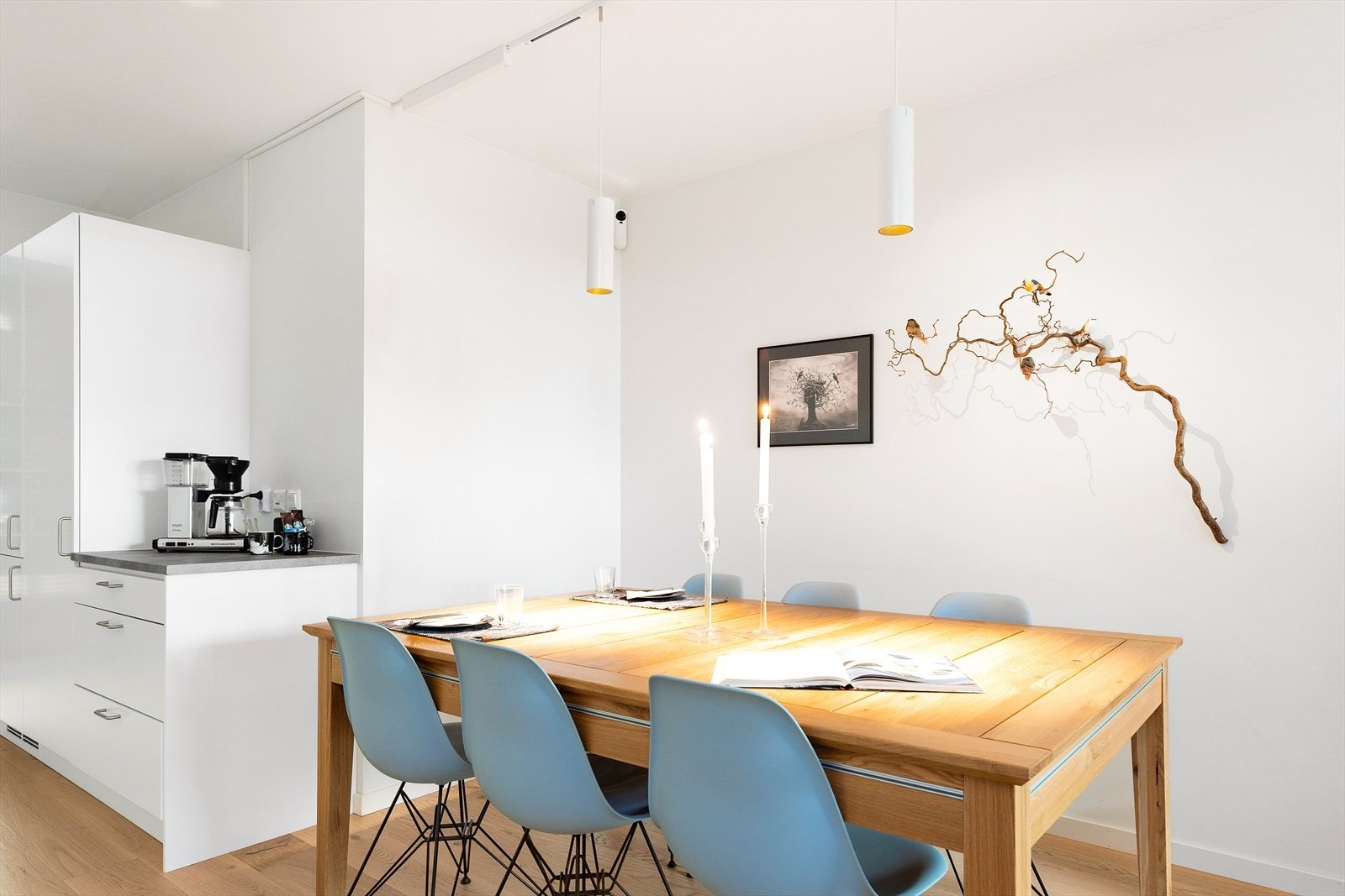 Varmtvann og kabel-TV/internett er inkludert i felleskostnadene Galleribilde