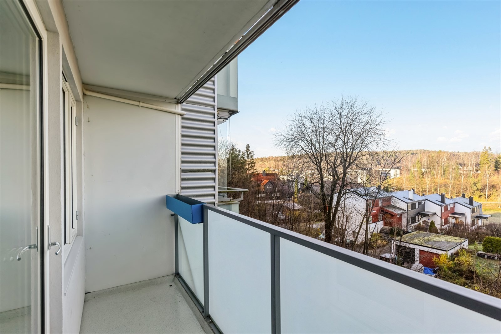 Fra hovedsoverommet har du utgang til en ekstra balkong på ca. 5 kvm Galleribilde