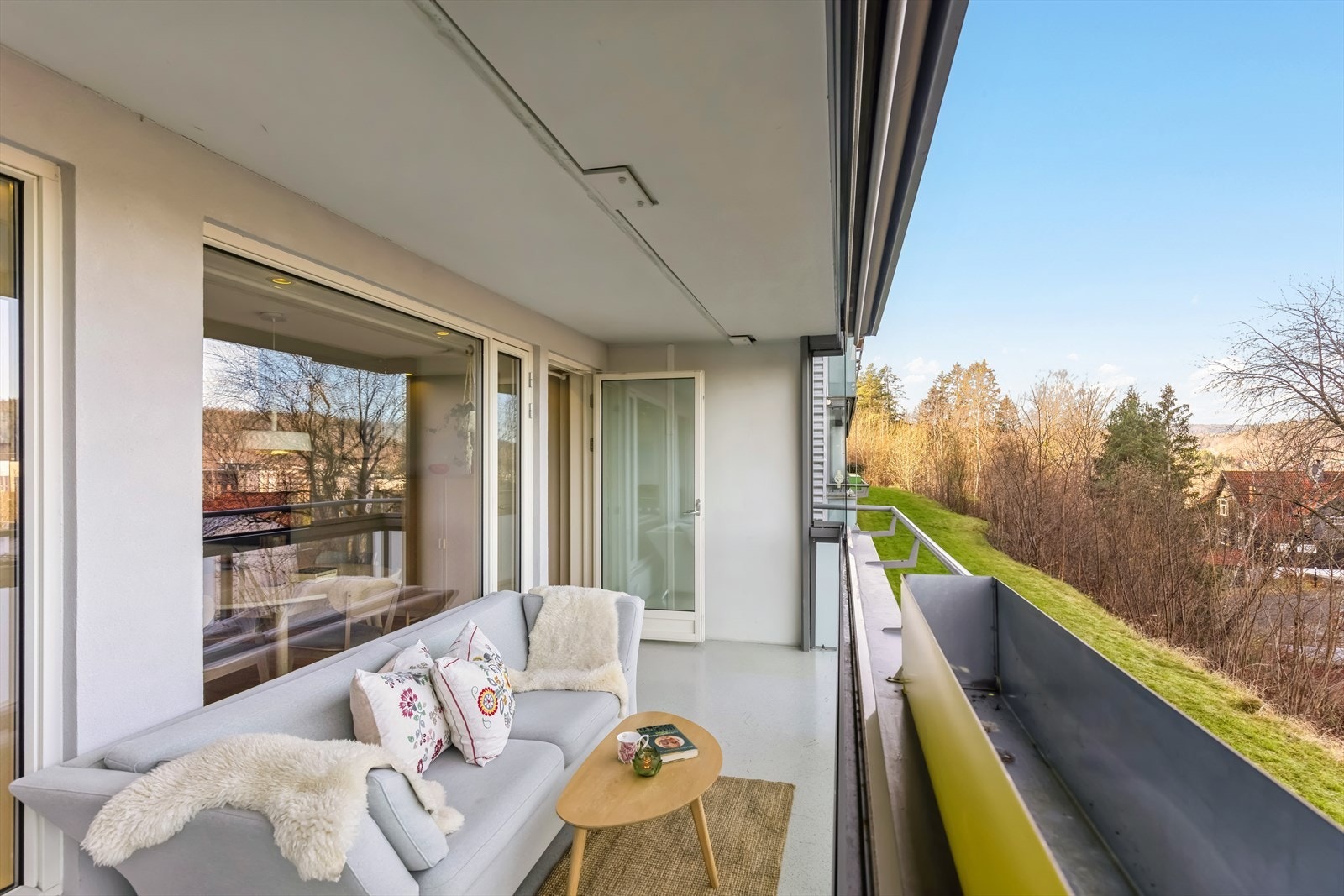 Her sitter du helt usjenert og tilbaketrukket, sol fra ettermiddag til sen kveld Galleribilde