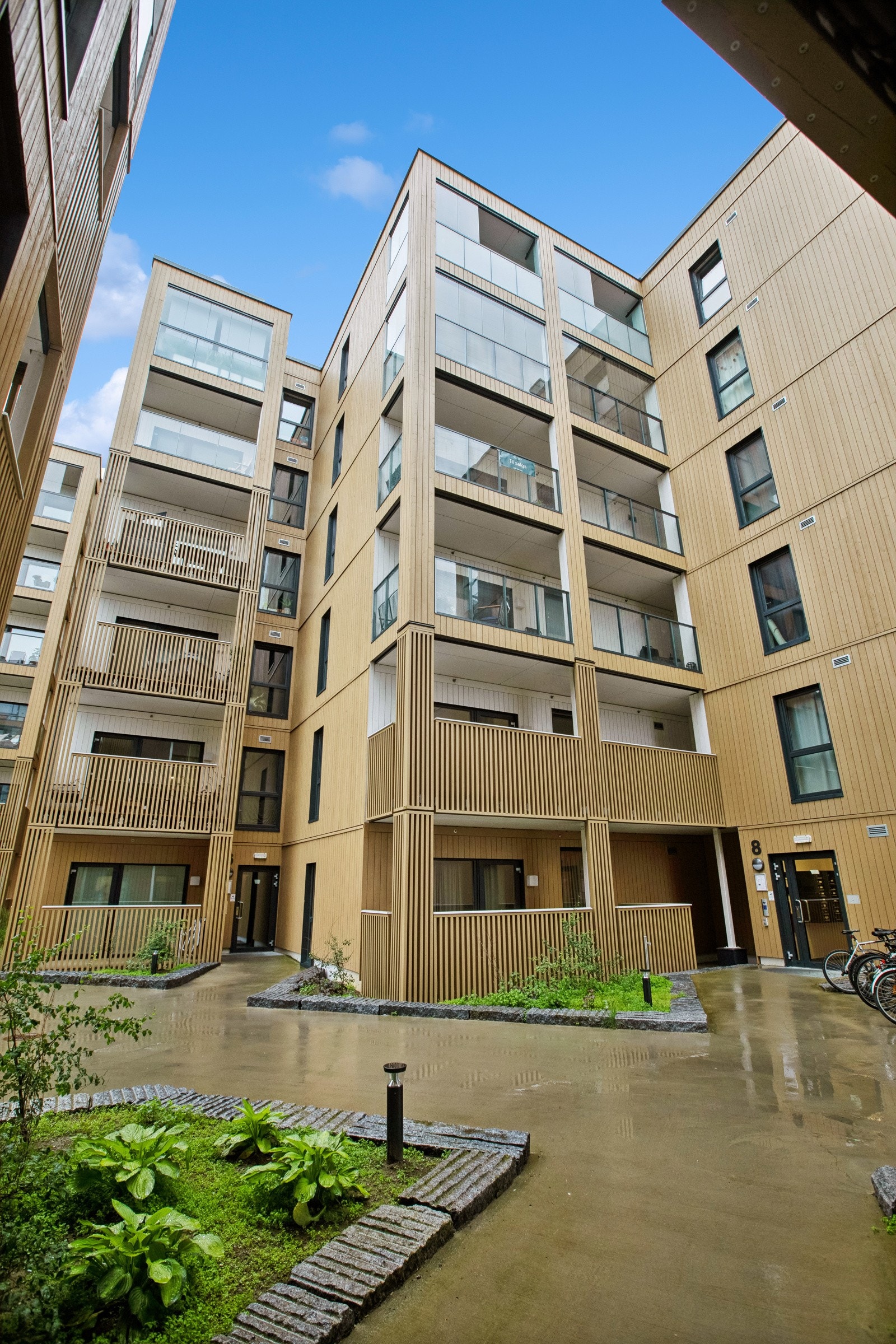 Boligen ligger sentralt og barnevennlig til på Jessheim i Ullensaker kommune, like utenfor sentrumskjernen. Galleribilde