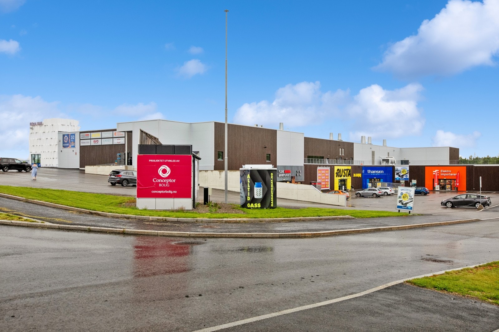 Her er det nærhet til skoler og barnehage, så vel som kollektivtrafikk og gode servicetilbud. Galleribilde