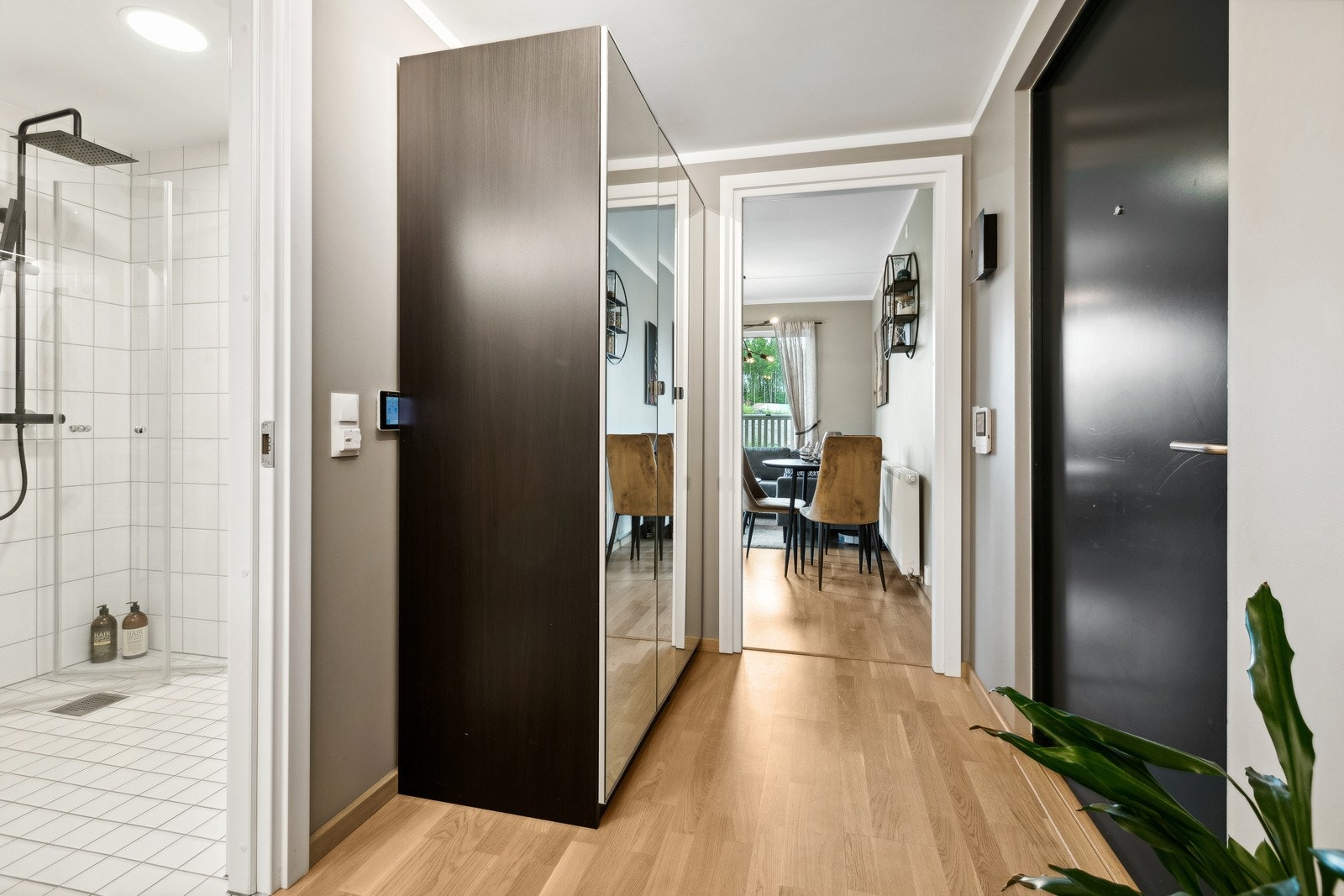 Her er det plass til at både store og små henger fra seg. Galleribilde